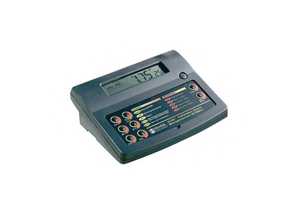 Máy đo pH / Nhiệt Độ Để Bàn - HI221 - Hanna