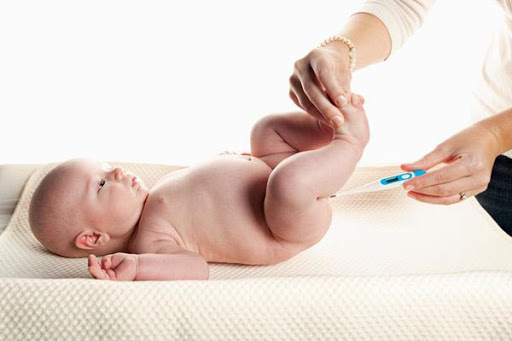 CÁC CÁCH ĐO THÂN NHIỆT CHO BÉ Ở CÁC VỊ TRÍ KHÁC NHAU TRÊN CƠ THỂ
