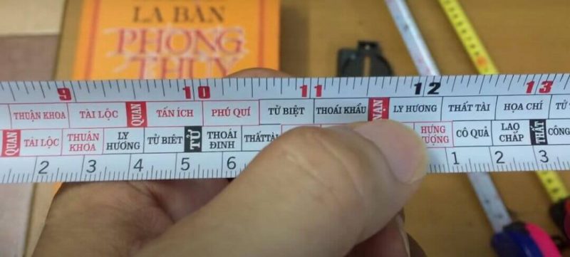 Sử dụng thước lỗ ban xây dựng như thế nào?