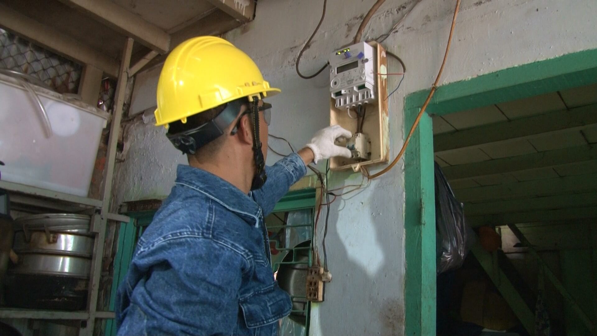 Đối tượng sử dụng găng tay cách điện