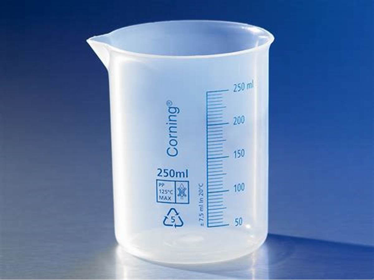 Cốc nhựa vạch xanh, có mỏ - Vitlab