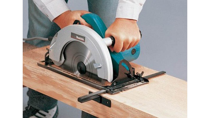 Máy cưa đĩa Makita HS7010