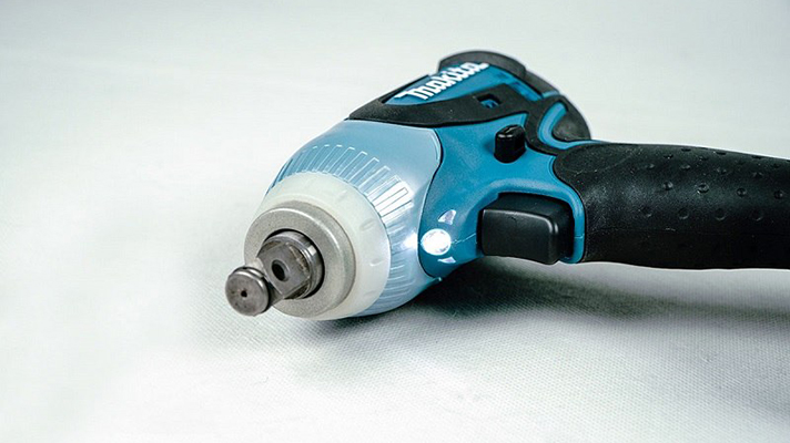 Máy siết bu lông Makita DTW250Z chưa bao gồm pin 