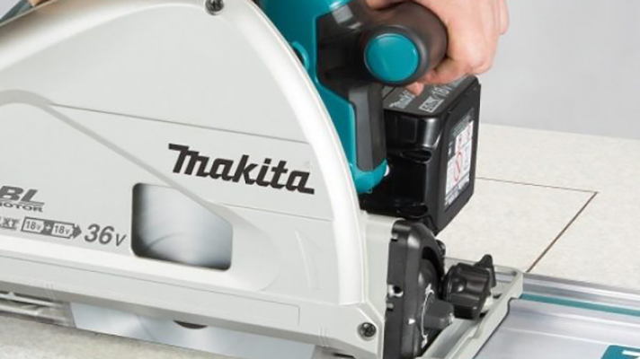 Nhãn hiệu trên thân máy Makita DSP600-G