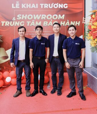 BGĐ chụp ảnh cùng đối tác Hanna