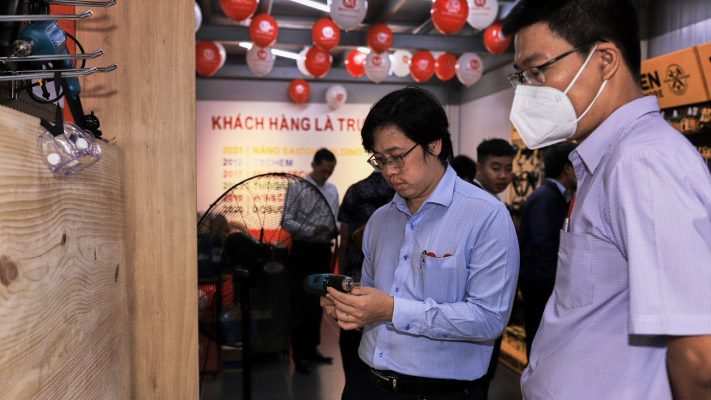 Khách hàng trải nghiệm dịch vụ metrotech