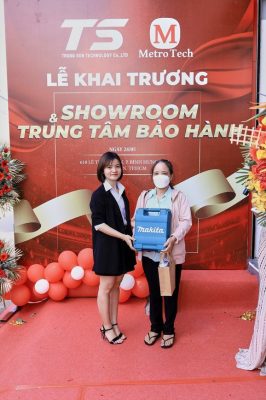 Trao thưởng giải nhất - 1 Combo máy khoan cầm tay: Máy Khoan Và Vặn Vít Dùng Pin(Bl1815G*2+Dc18Wa)(18V) trị giá 2,900,000