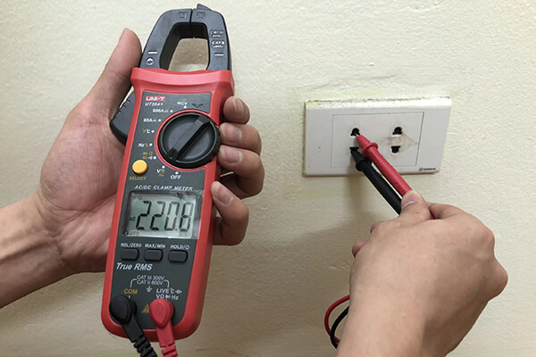 Cách sử dụng Ampe kìm đo cường độ dòng điện